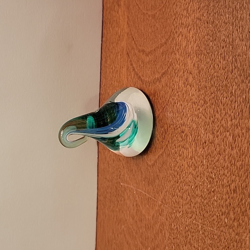 Blue glass kiss